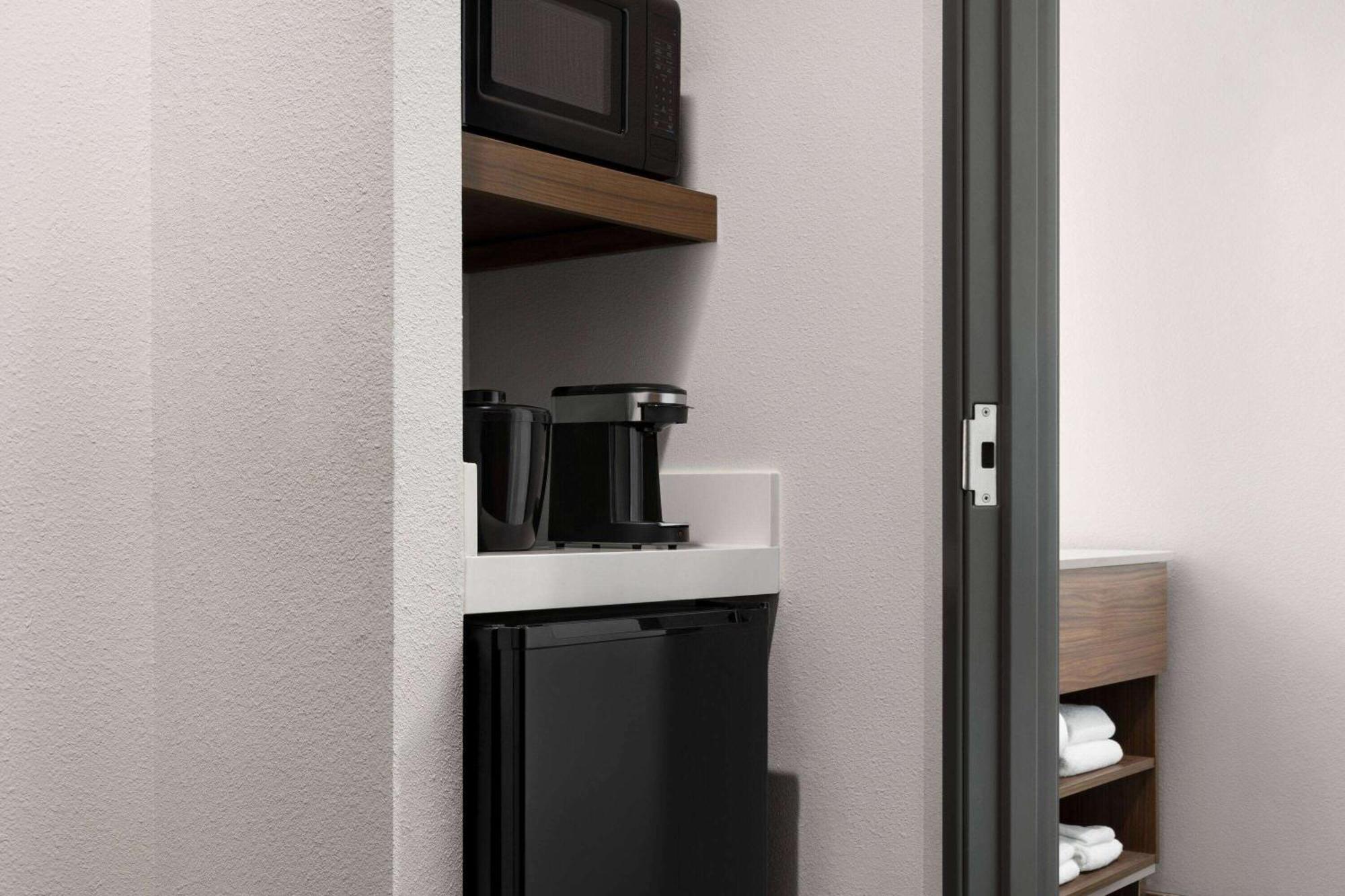 La Quinta Inn & Suites By Wyndham Austin South エクステリア 写真